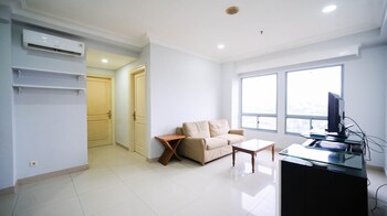homey 2br with extra room at taman beverly apartment