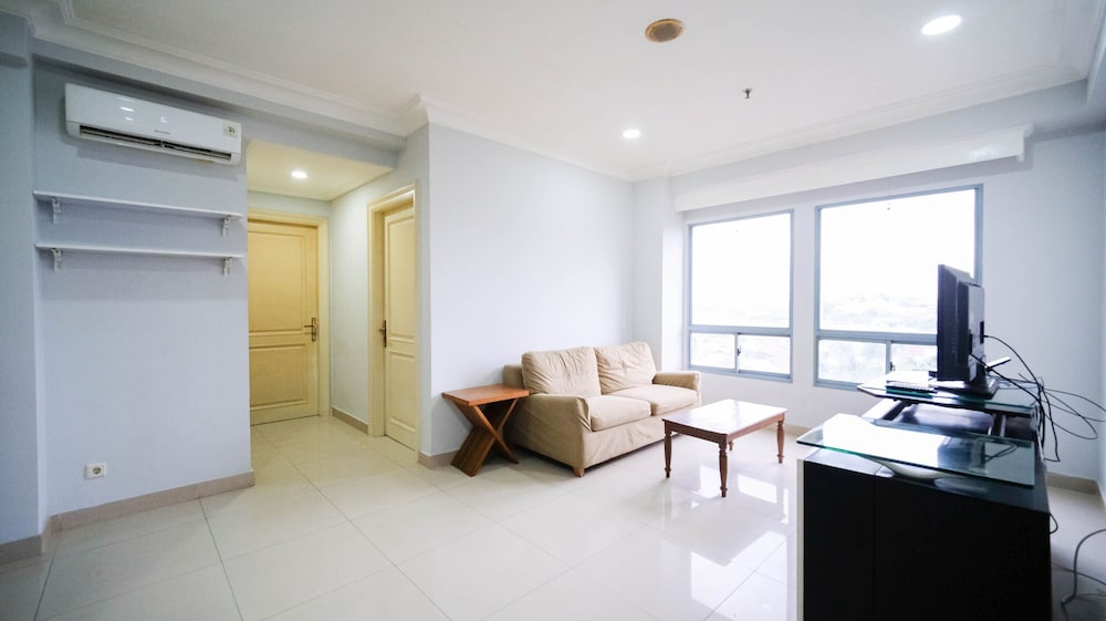 homey 2br with extra room at taman beverly apartment