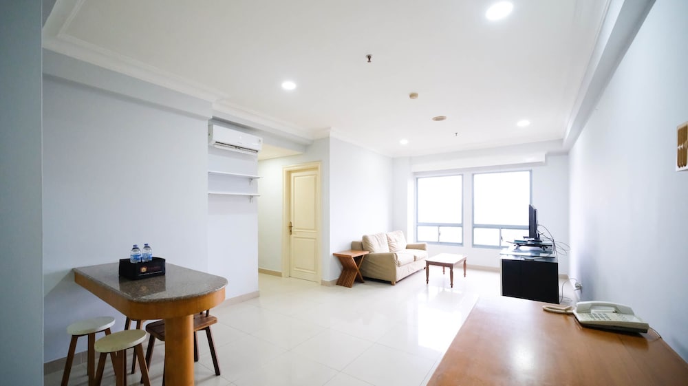 homey 2br with extra room at taman beverly apartment