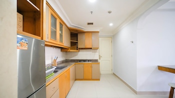 homey 2br with extra room at taman beverly apartment