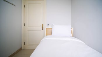 homey 2br with extra room at taman beverly apartment