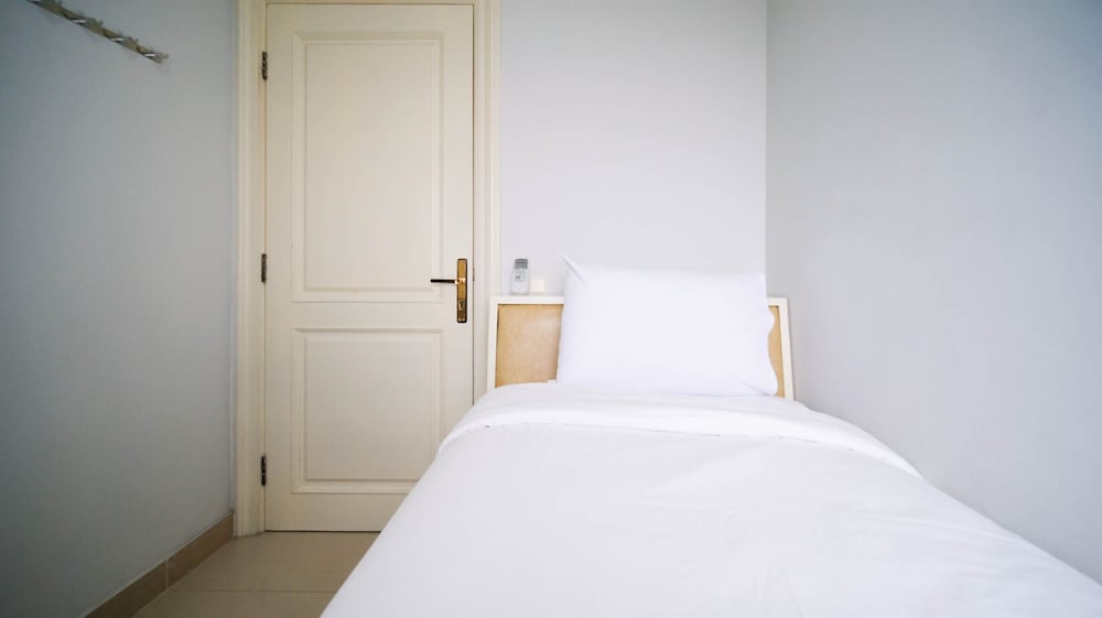 homey 2br with extra room at taman beverly apartment