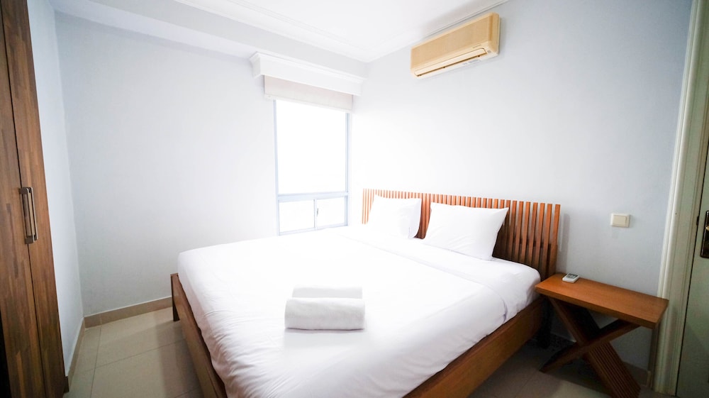 homey 2br with extra room at taman beverly apartment