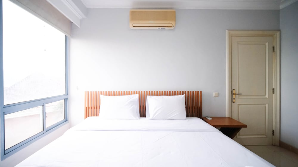 homey 2br with extra room at taman beverly apartment