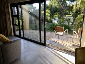 lily pond country lodge