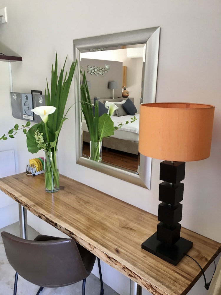 lily pond country lodge