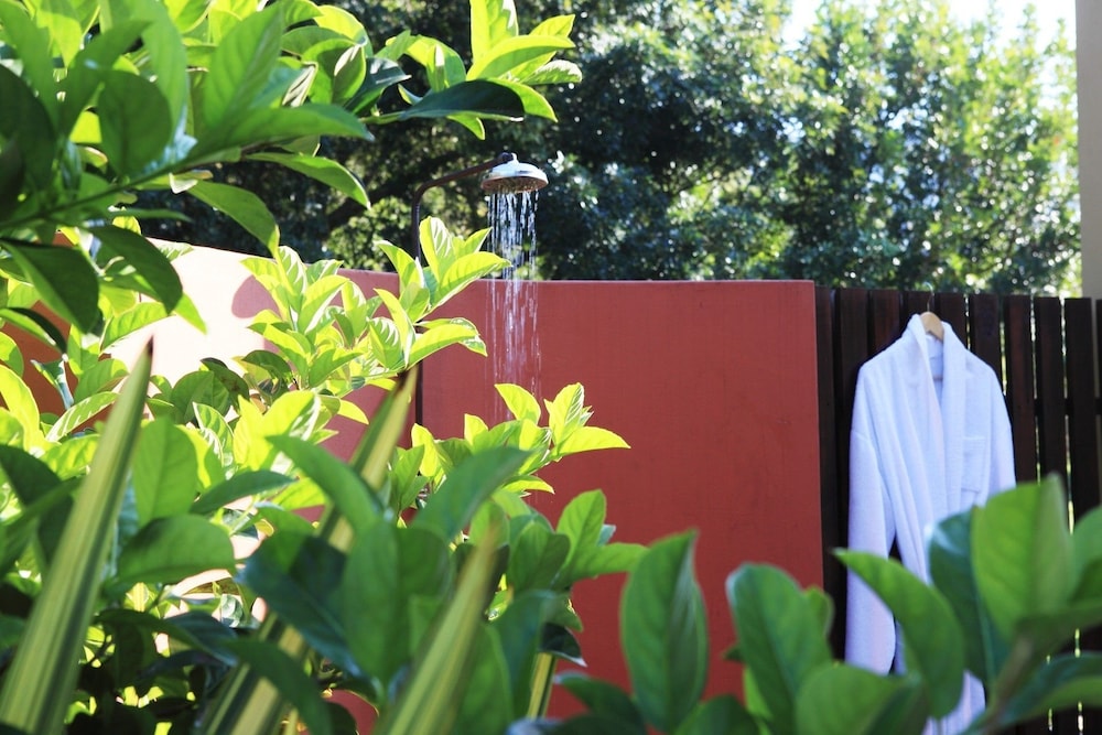 lily pond country lodge