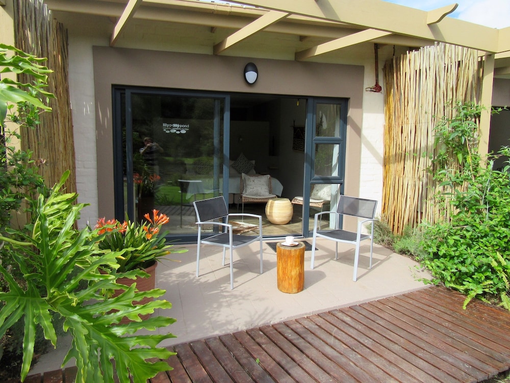 lily pond country lodge