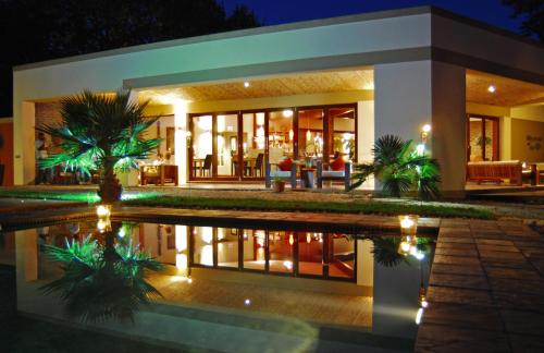 lily pond country lodge