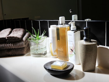 lily pond country lodge