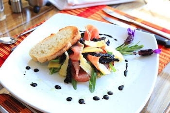 lily pond country lodge