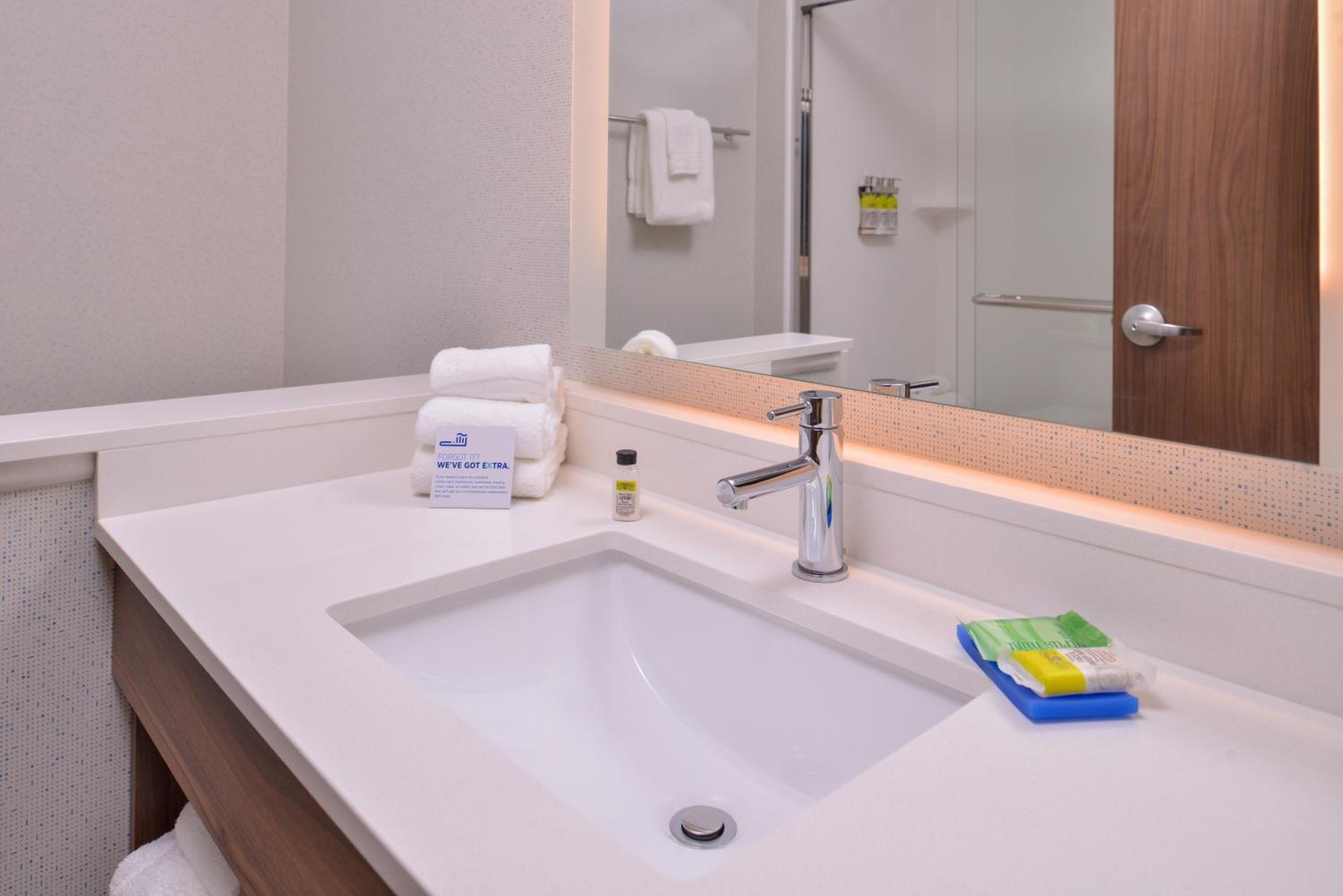 holiday inn express and suites bloomington w mall