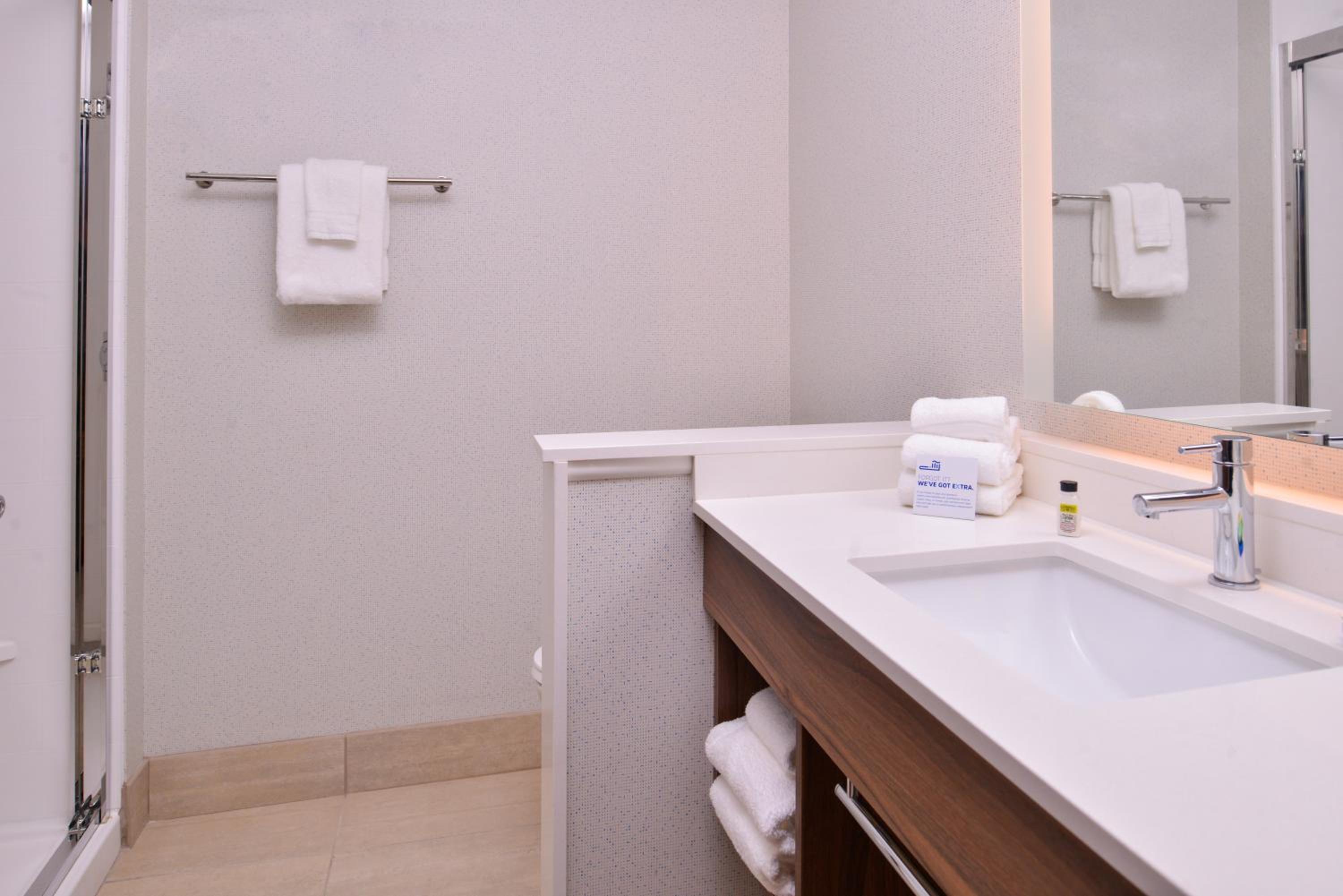 holiday inn express and suites bloomington w mall
