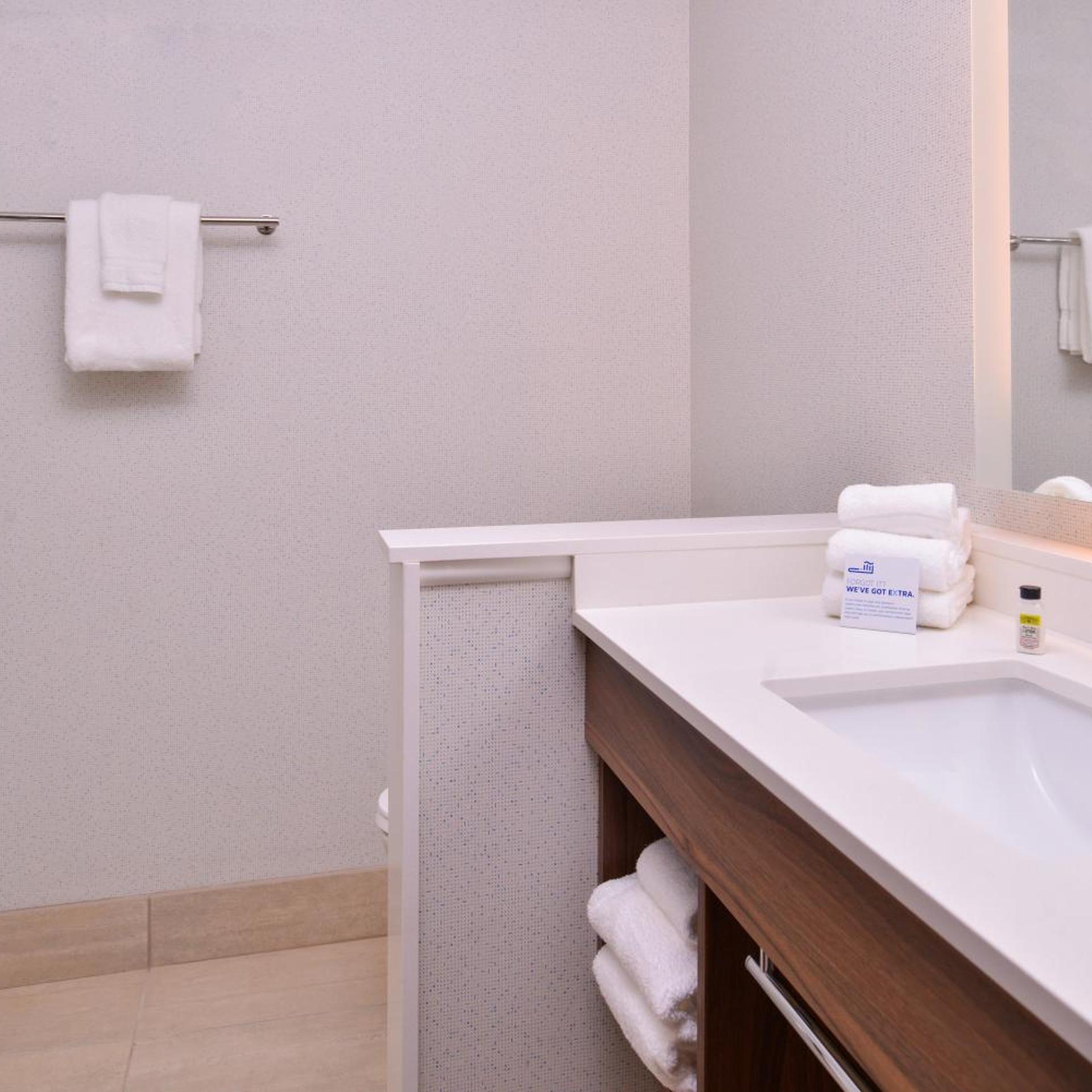 holiday inn express and suites bloomington w mall