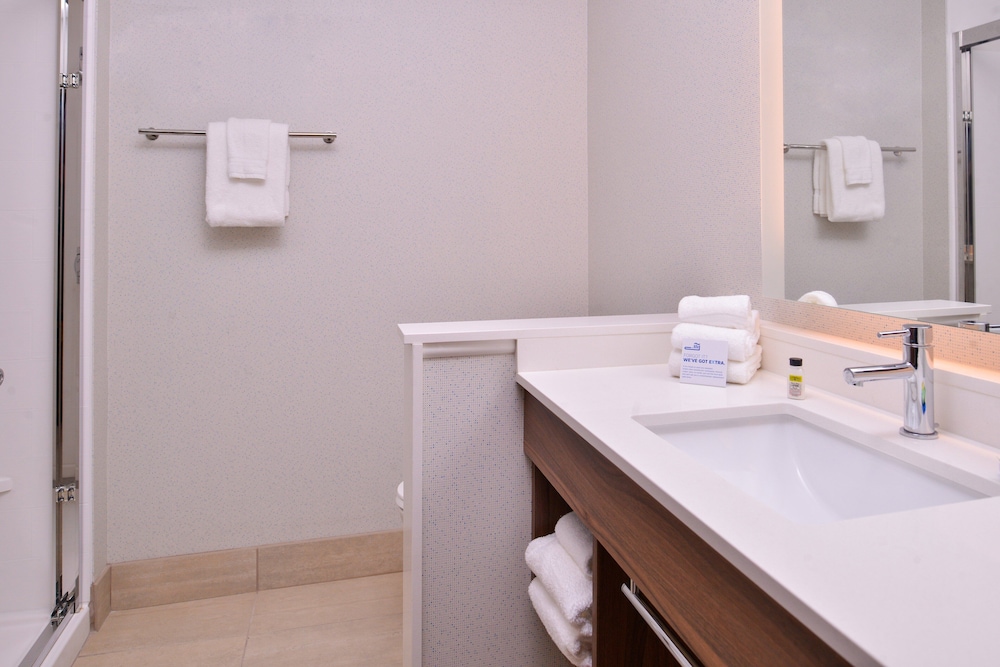 holiday inn express and suites bloomington w mall