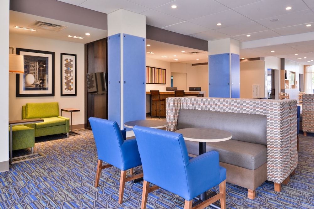 holiday inn express and suites bloomington w mall