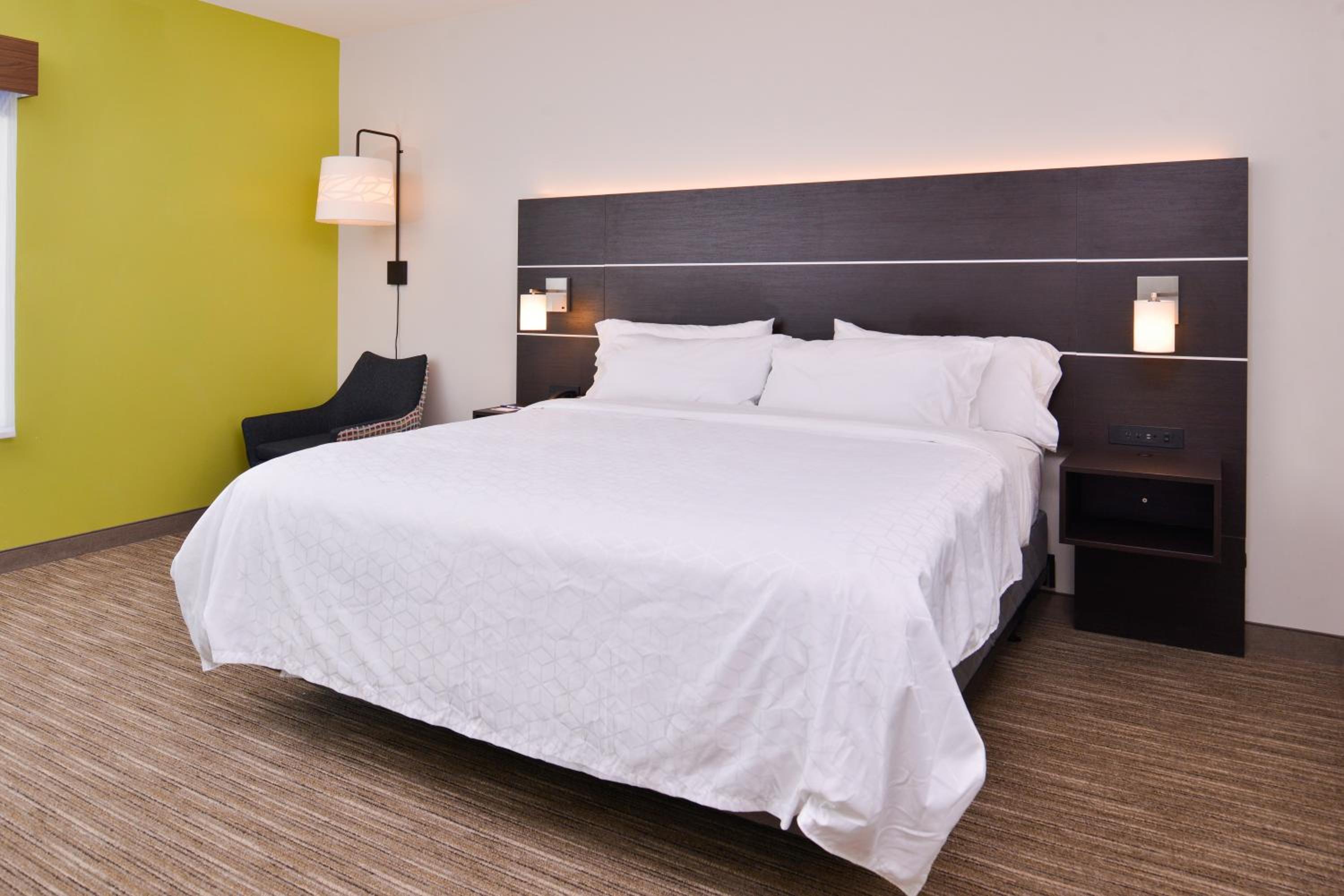 holiday inn express and suites bloomington w mall