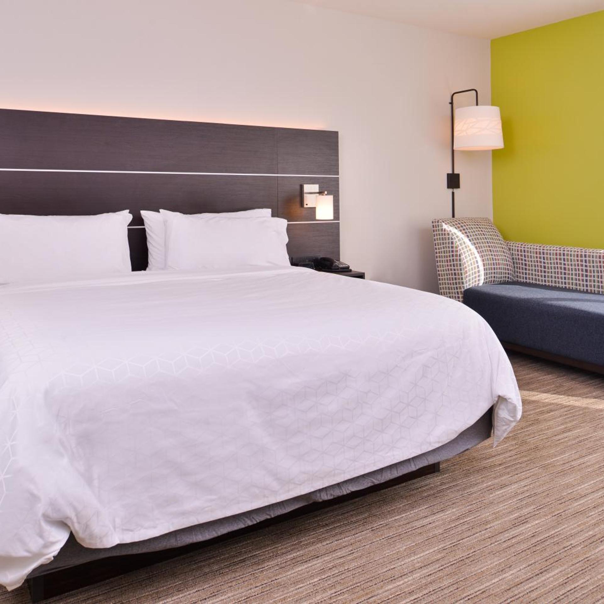 holiday inn express and suites bloomington w mall