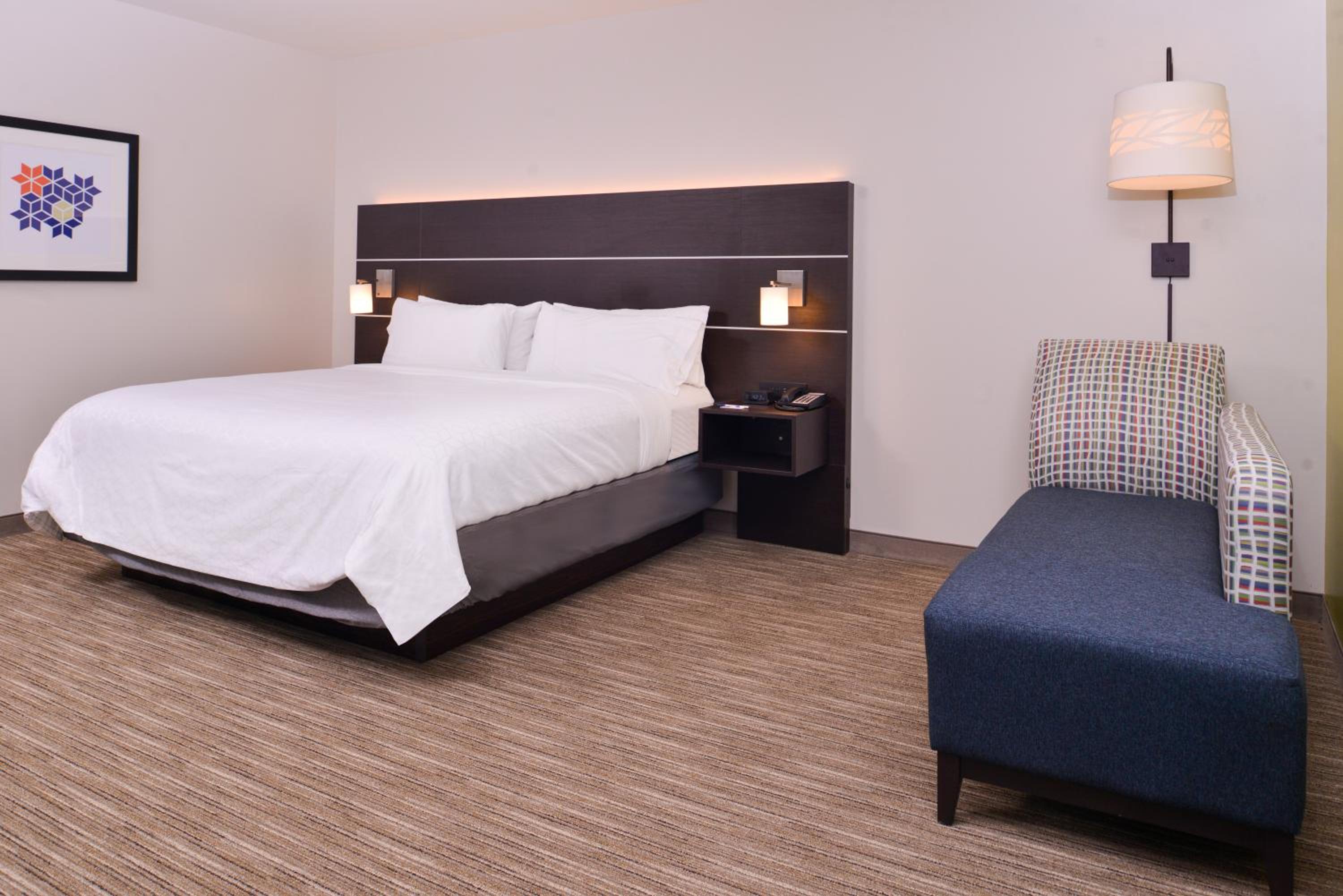 holiday inn express and suites bloomington w mall