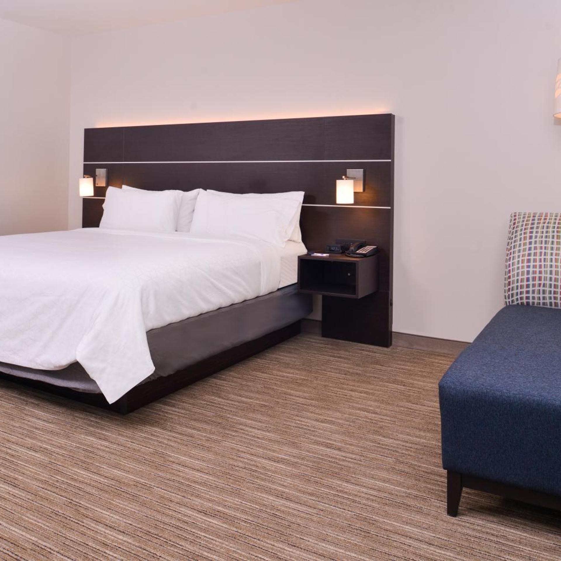 holiday inn express and suites bloomington w mall