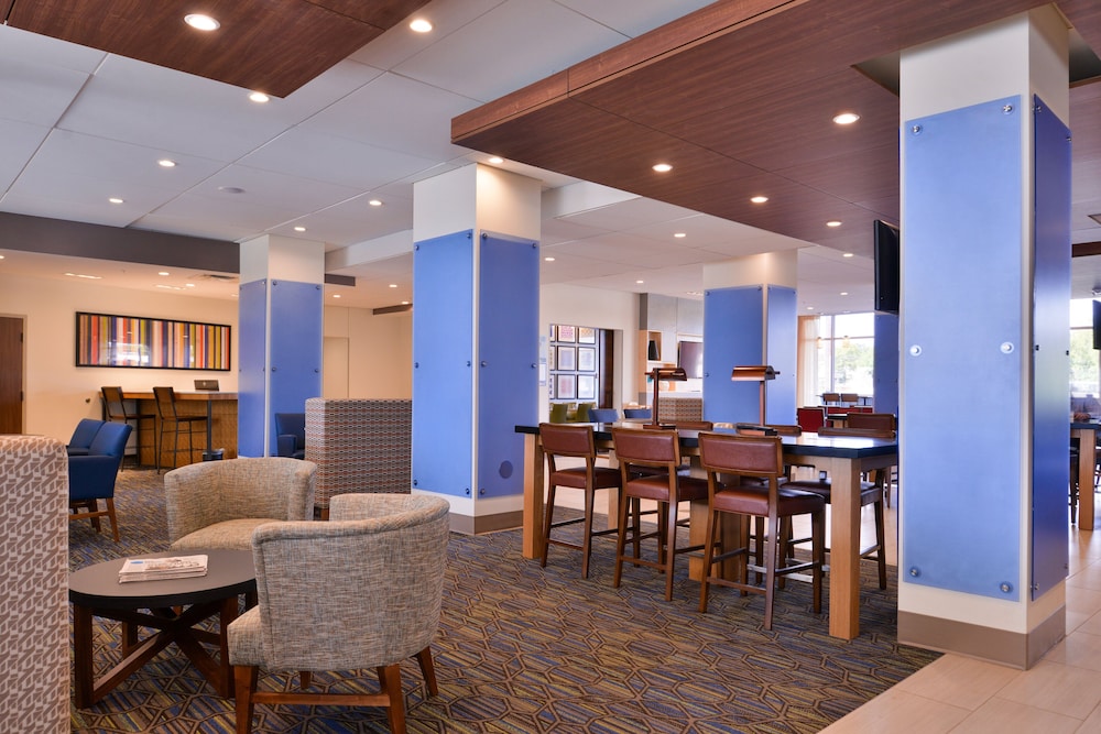 holiday inn express and suites bloomington w mall