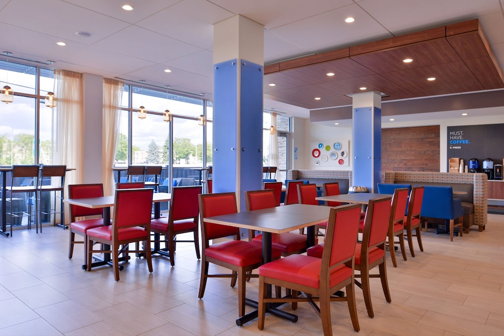 holiday inn express and suites bloomington w mall