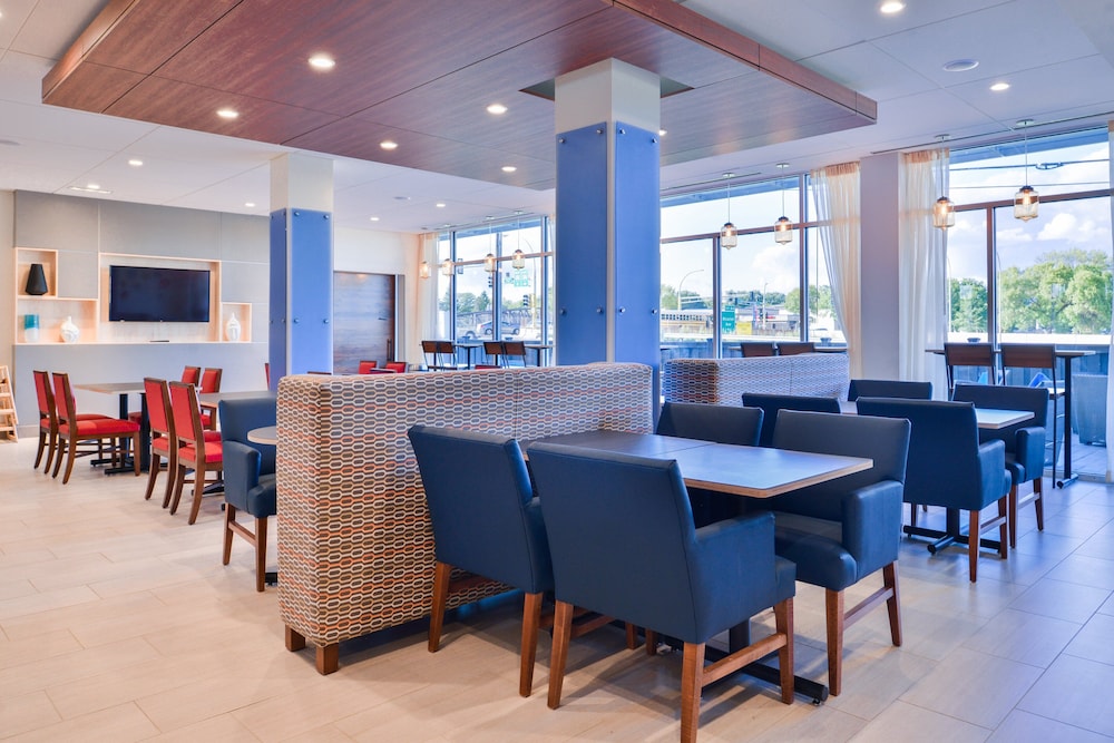 holiday inn express and suites bloomington w mall