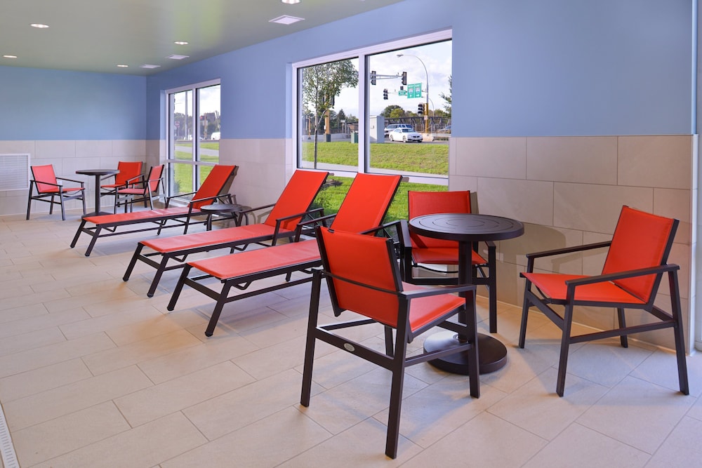 holiday inn express and suites bloomington w mall