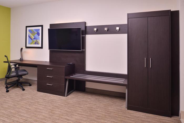 holiday inn express and suites bloomington w mall