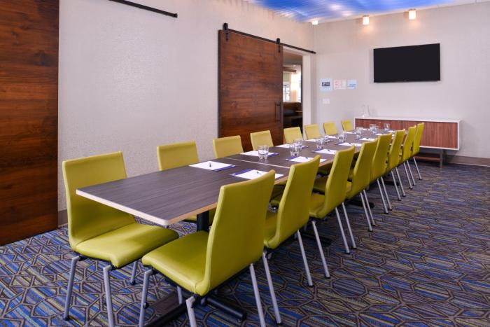 holiday inn express and suites bloomington w mall