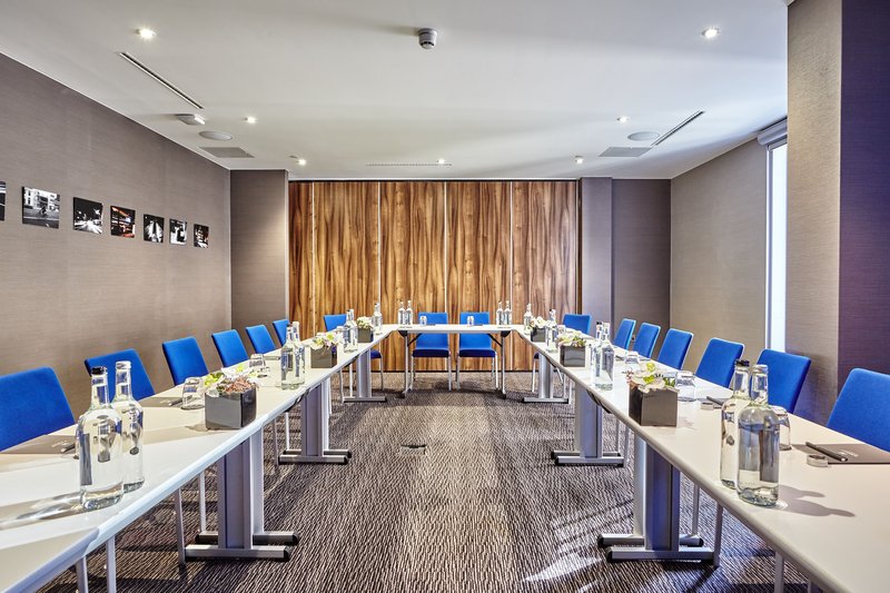 montcalm east autograph collection