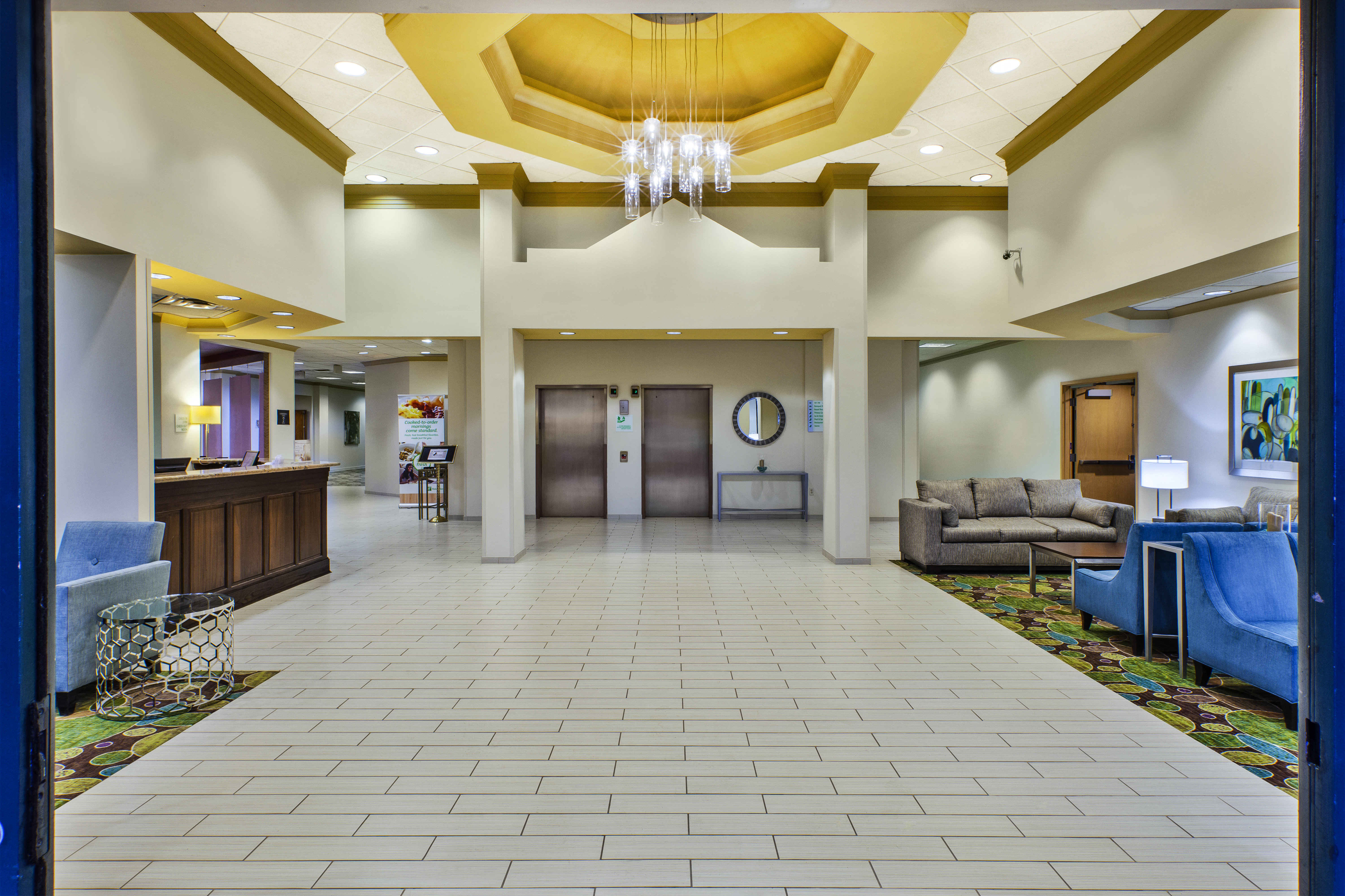 holiday inn and suites bolingbrook by ihg