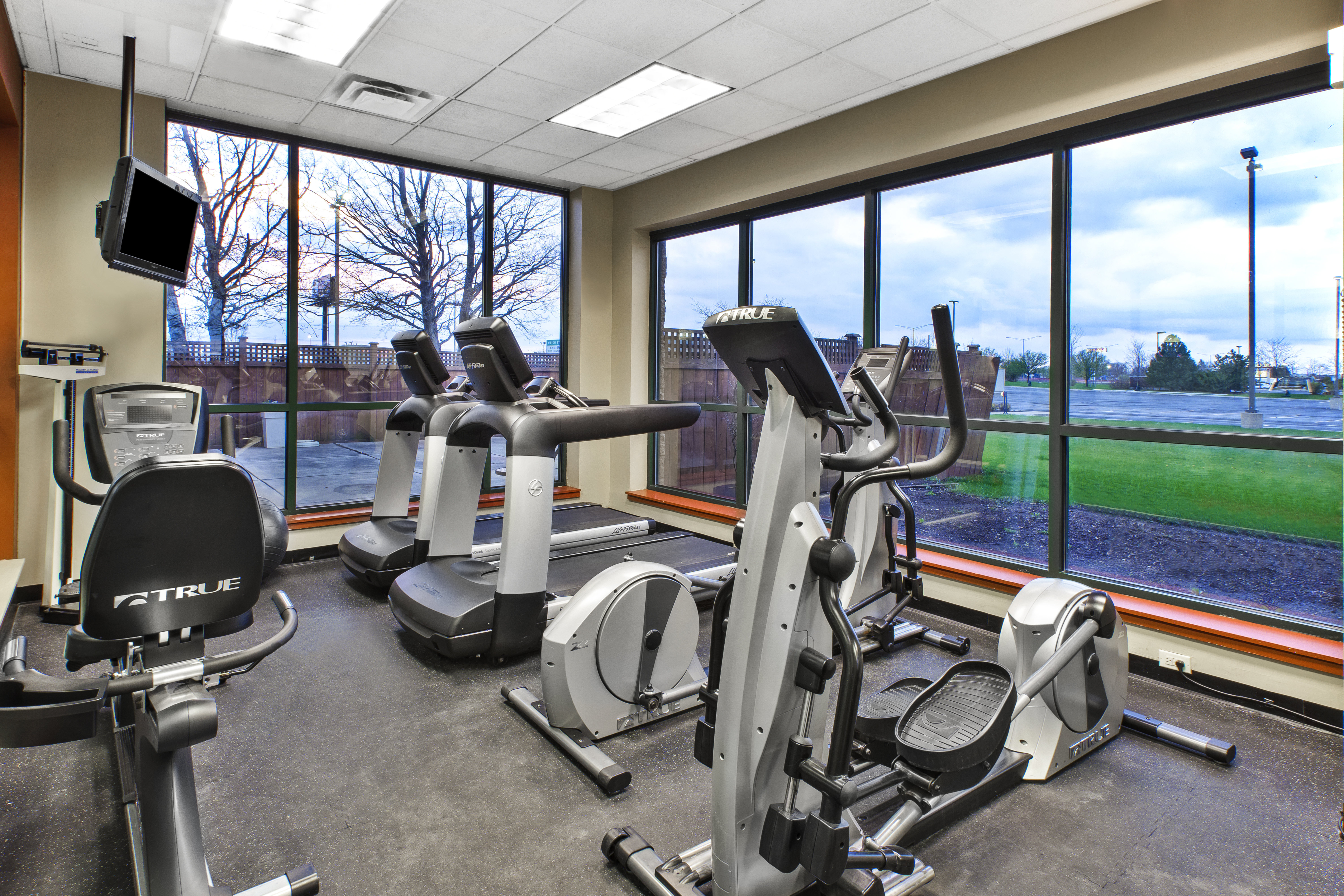 holiday inn and suites bolingbrook by ihg