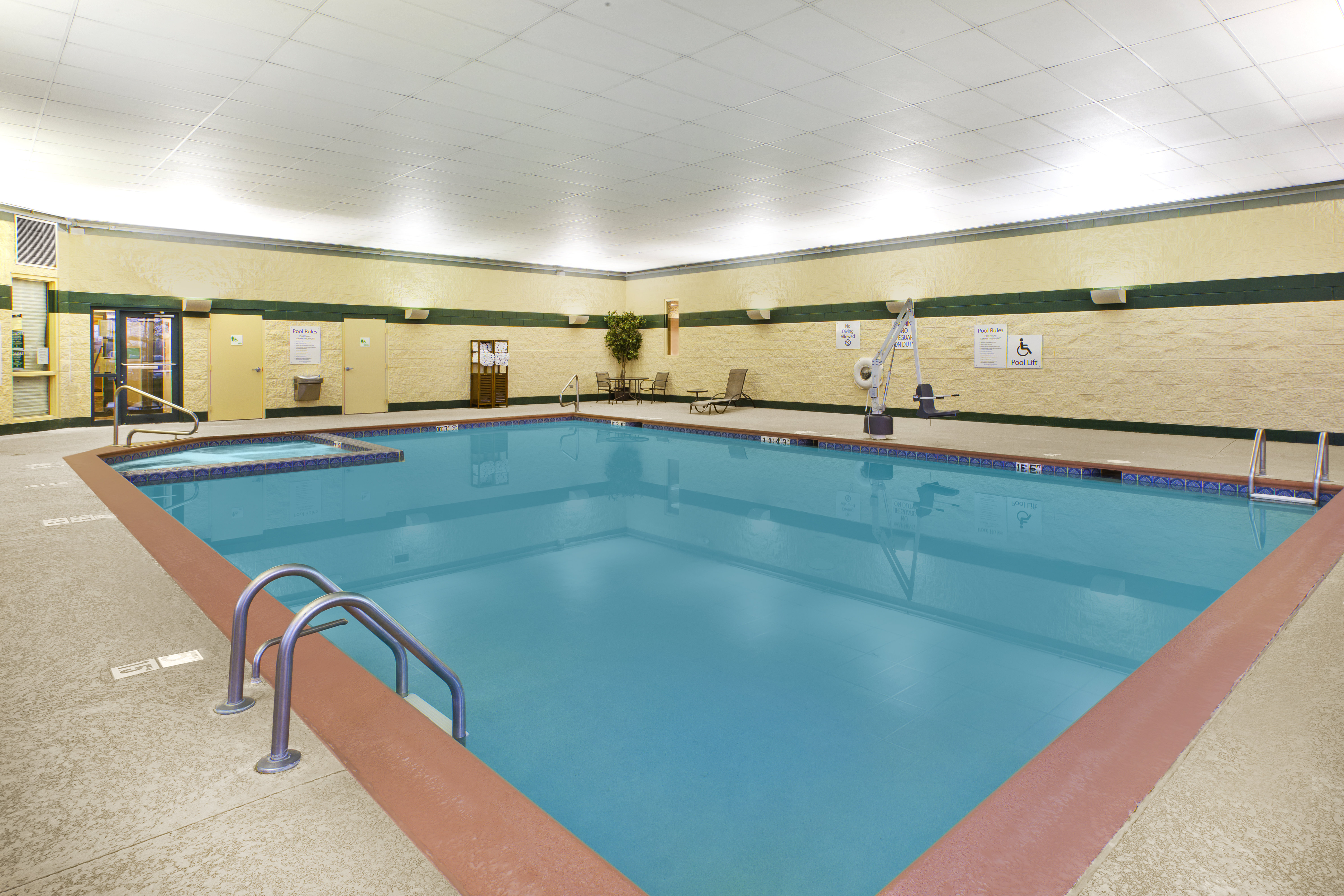 holiday inn and suites bolingbrook by ihg