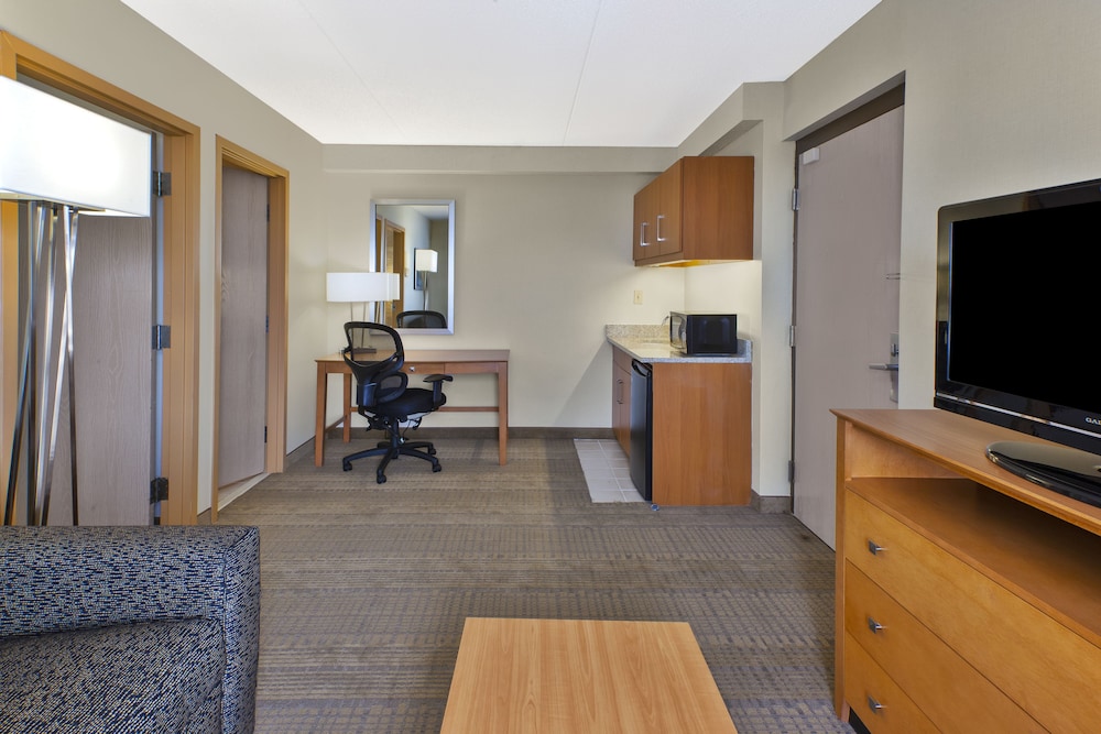 holiday inn and suites bolingbrook by ihg
