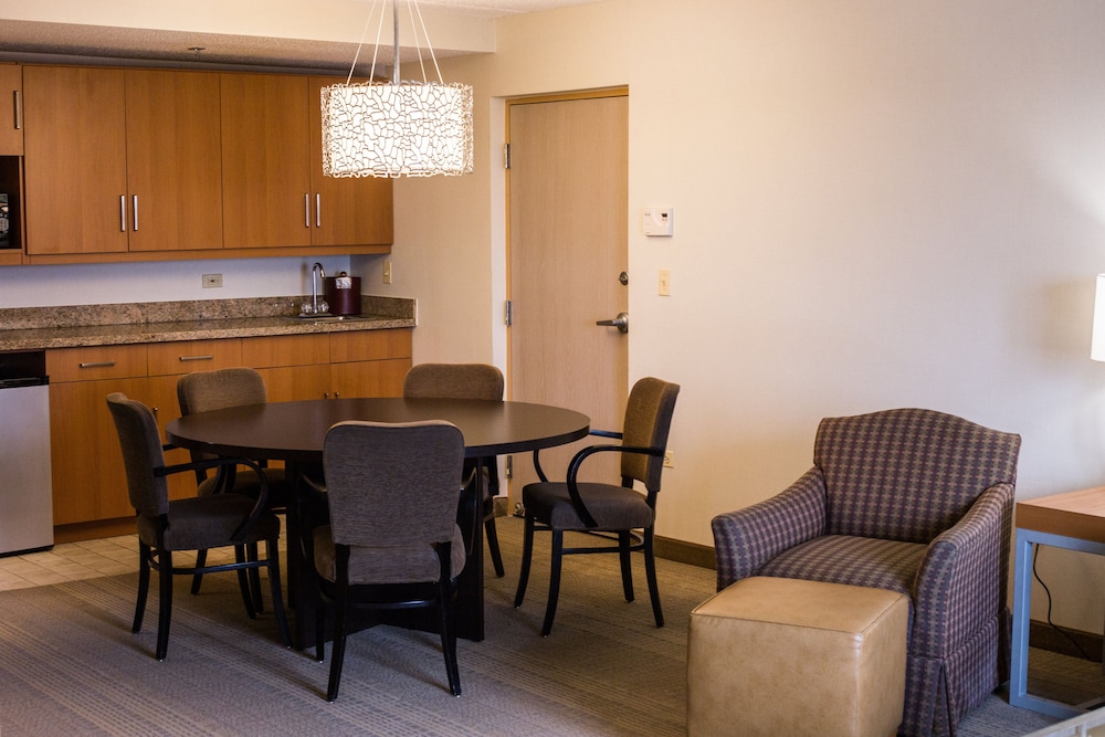 holiday inn and suites bolingbrook by ihg