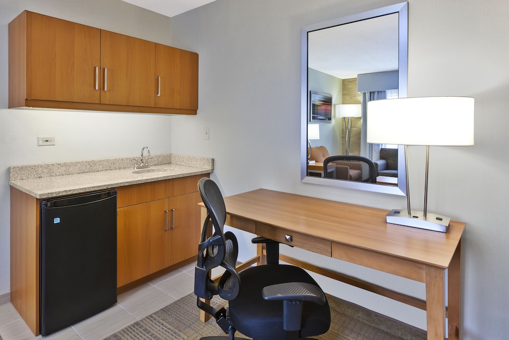 holiday inn and suites bolingbrook by ihg