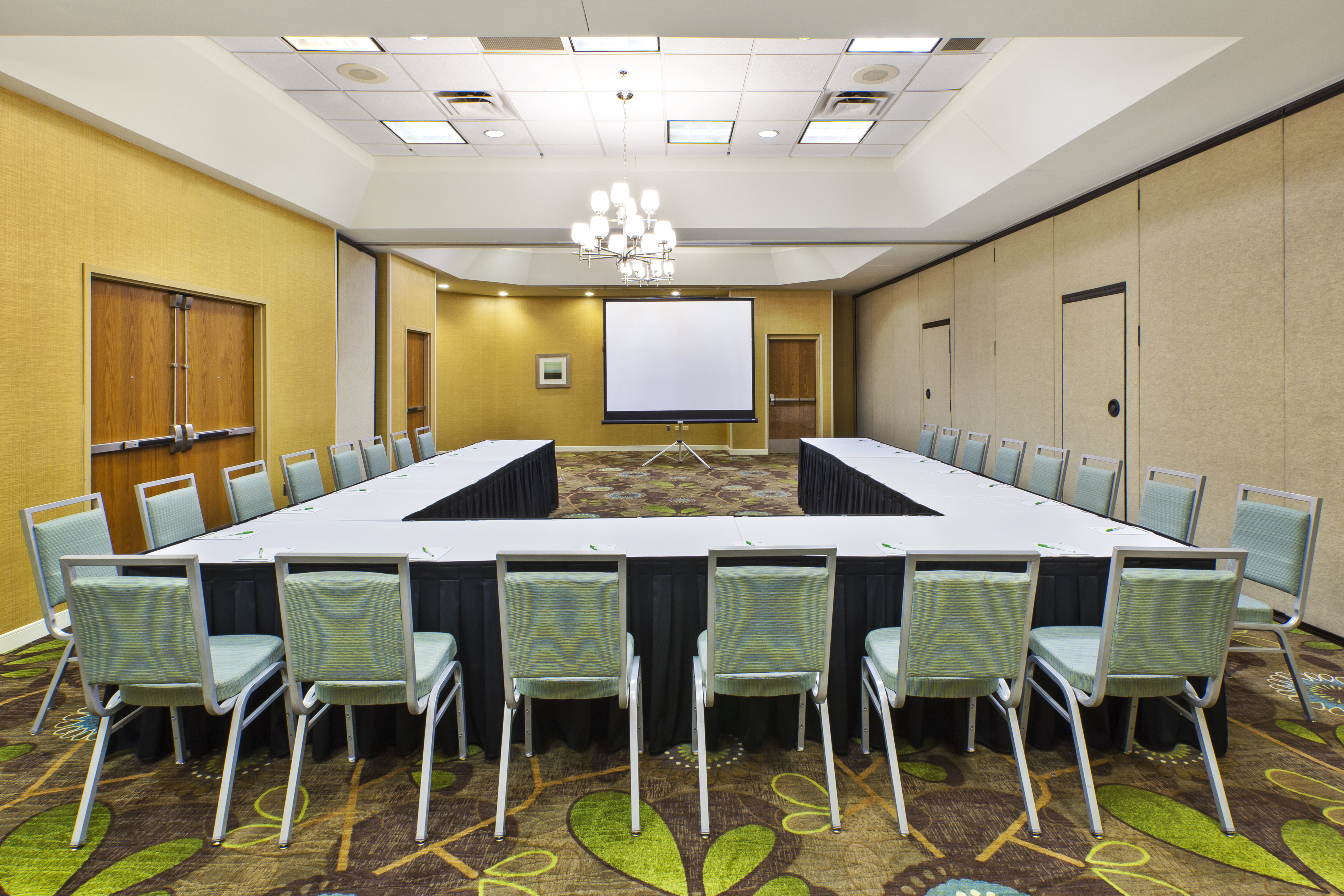 holiday inn and suites bolingbrook by ihg