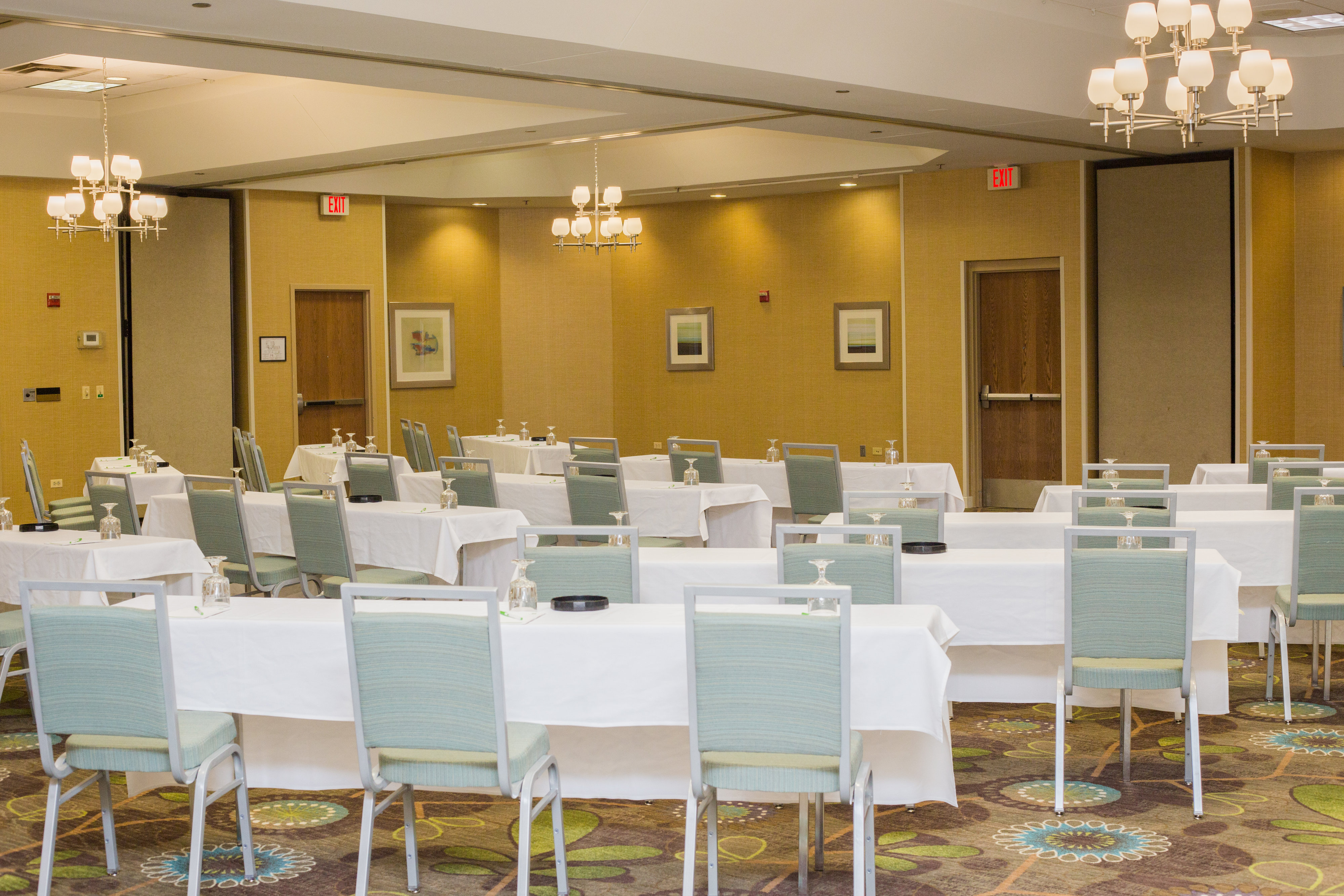 holiday inn and suites bolingbrook by ihg