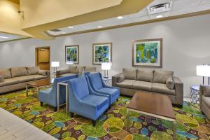 holiday inn and suites bolingbrook by ihg