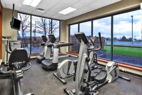 holiday inn and suites bolingbrook by ihg