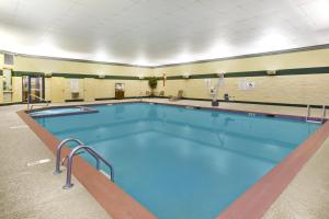 holiday inn and suites bolingbrook by ihg