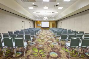 holiday inn and suites bolingbrook by ihg