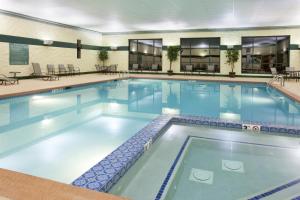 holiday inn and suites bolingbrook by ihg