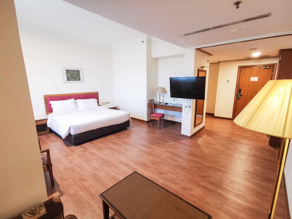 crystal crown hotel harbour view