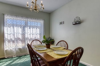 colonial crest 110 great location you can walk to town 2 bedroom condo by redawning