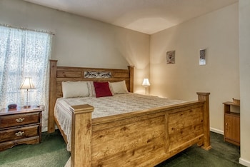 colonial crest 110 great location you can walk to town 2 bedroom condo by redawning
