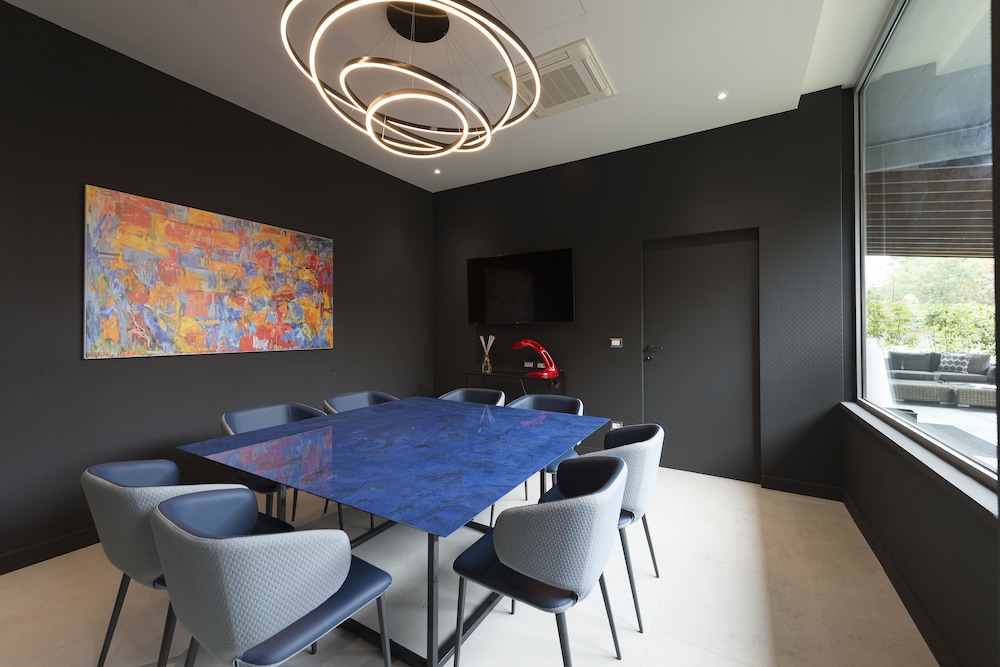 elizabeth lifestyle hotel