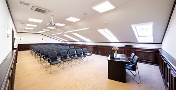 Taurus Hotel & Spa,Near St. George's Cathedral,4 star