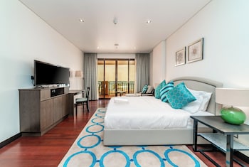 luxe getaways palm jumeirah